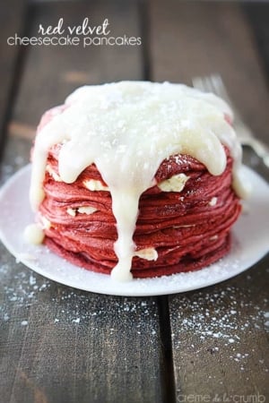 Red Velvet Cheesecake Pancakes - Creme de la Crumb