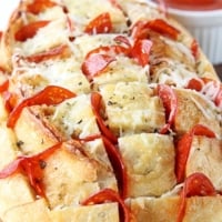 Pepperoni Pizza Pull-Apart Bread