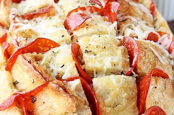 Pepperoni Pizza Pull-Apart Bread