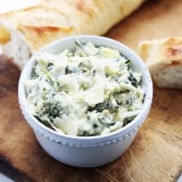 Slow Cooker Spinach Artichoke Dip