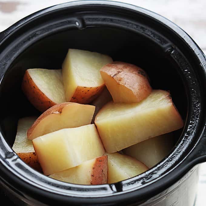 potato chunks in a slow cooker.