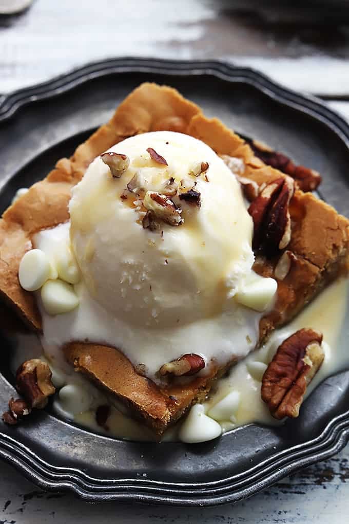 close up of Applebee's maple nut blondie with cream sauce on a plate.