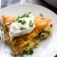 5 Ingredient Chicken Verde Tortilla Pie | Creme de la Crumb