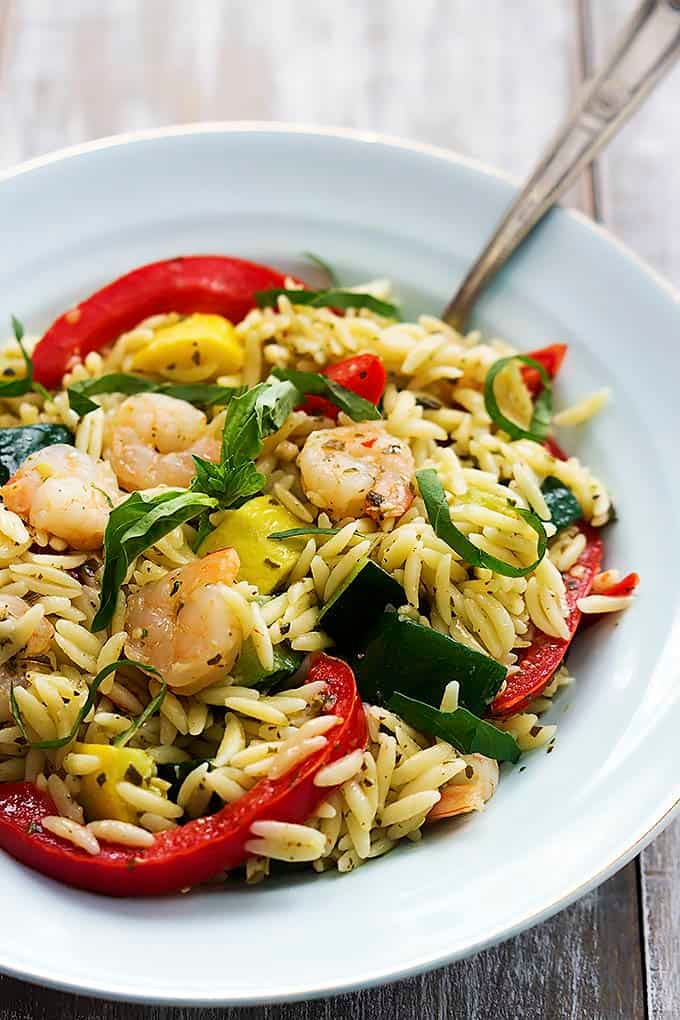 Shrimp & Veggie Orzo with Pesto Vinaigrette | http://homemaderecipes.com/cooking-102/healthy-recipes/orzo-recipes/