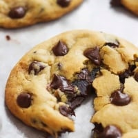 Hot Fudge Stuffed Chocolate Chip Cookies | Creme de la Crumb