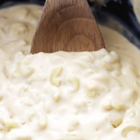Slow Cooker 4 Cheese Macaroni | Creme de la Crumb