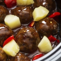 Slow Cooker Sweet & Sour Meatballs | lecremedelacrumb.com