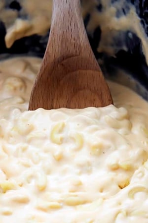 Slow Cooker 4 Cheese Macaroni | Creme de la Crumb