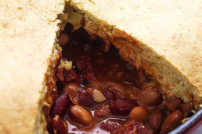 Chili Cornbread Skillet Pie | Creme de la Crumb