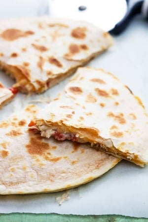 Slow Cooker Chicken Quesadillas | Creme de la Crumb