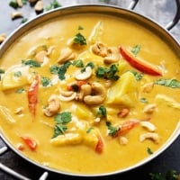 Slow Cooker Coconut Curry Cashew Chicken | Creme de la Crumb