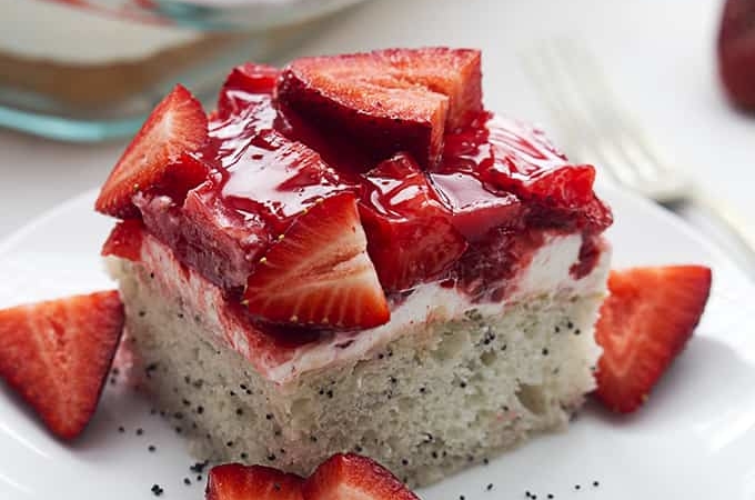 Strawberry Poppyseed Cake | Creme de la Crumb