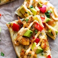 California Chicken Flatbread with Chipotle Ranch Sauce | Creme de la Crumb