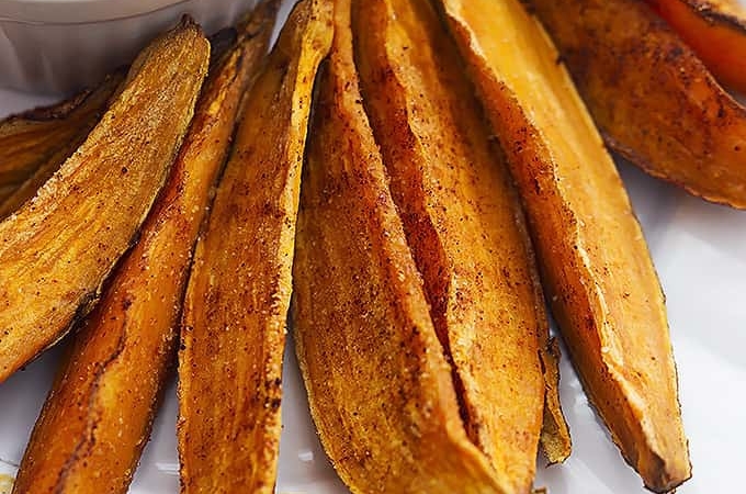 Spicy Baked Sweet Potato Wedges | Creme de la Crumb