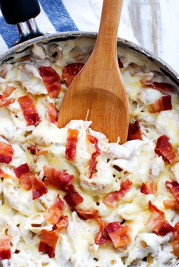 Cheesy Bacon Alfredo Shells | Creme de la Crumb
