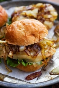 French Onion Chicken Sliders | Creme de la Crumb