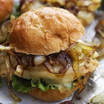 French Onion Chicken Sliders | Creme de la Crumb