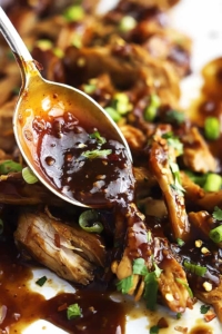 Slow Cooker Honey Garlic Chicken | Creme de la Crumb