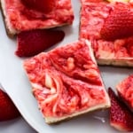 Strawberry Lemon Cheesecake Bars | Creme de la Crumb