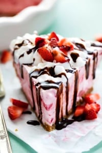 Frozen Strawberry Cheesecake | Creme de la Crumb