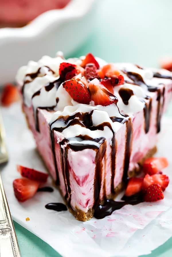 Frozen Strawberry Cheesecake | Creme de la Crumb