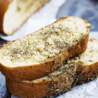 Grilled Garlic Bread | Creme de la Crumb