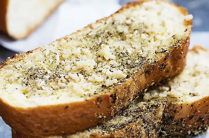 Grilled Garlic Bread | Creme de la Crumb