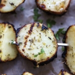 3-Ingredient Grilled Ranch Potatoes | Creme de la Crumb