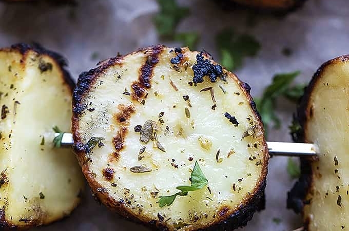 3-Ingredient Grilled Ranch Potatoes | Creme de la Crumb