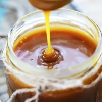 Easy Homemade Caramel Sauce {salted or unsalted} | Creme de la Crumb