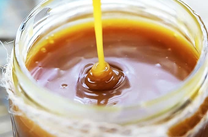 Easy Homemade Caramel Sauce {salted or unsalted} | Creme de la Crumb