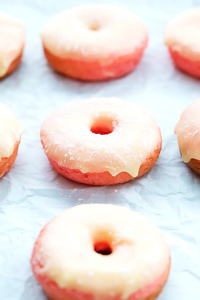 strawberry lemonade donuts in rows.