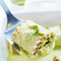 Creamy Pesto Chicken Lasagna Rolls | Creme de la Crumb