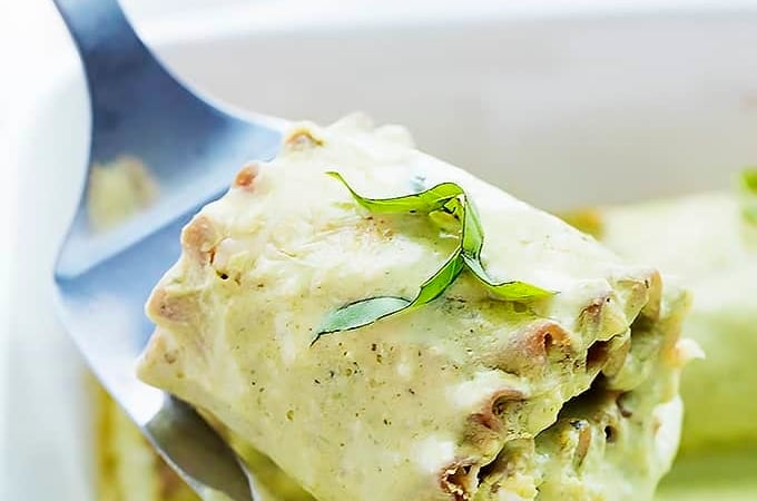 Creamy Pesto Chicken Lasagna Rolls | Creme de la Crumb