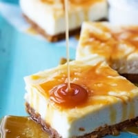 Salted Caramel Cheesecake Bars | Creme de la Crumb