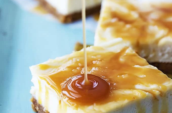 Salted Caramel Cheesecake Bars | Creme de la Crumb
