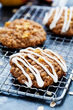 Apple Oatmeal Cookies | Creme de la Crumb
