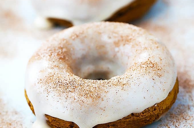 3 Ingredient Baked Pumpkin Donuts | Creme de la Crumb