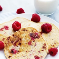 Berry Cottage Cheese Pancakes | Creme de la Crumb