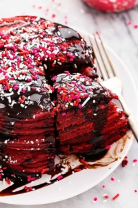 Nutella Stuffed Red Velvet Pancakes | Creme de la Crumb