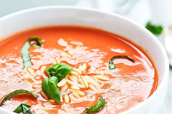 Tomato Basil Orzo Soup | Creme de la Crumb