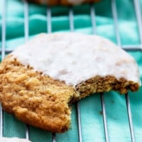 Iced Oatmeal Cookies | Creme de la Crumb