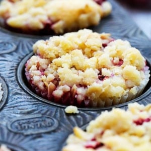 Raspberry Crumb Muffins | Creme de la Crumb