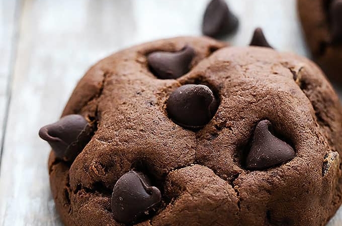 Fudgy Double Chocolate Cookies | Creme de la Crumb