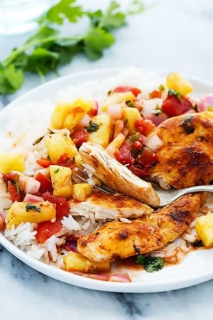 Slow Cooker Pineapple Salsa Chicken | Creme de la Crumb