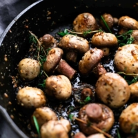 15-Minute Garlic Butter Mushrooms | Creme de la Crumb