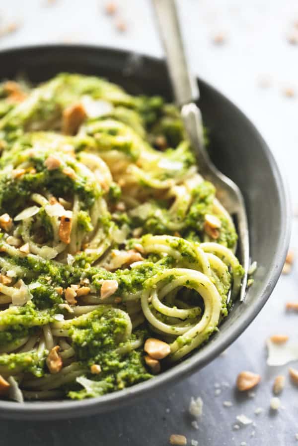 Cashew Pesto Pasta | Creme de la Crumb