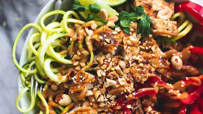 Thai Peanut Chicken & Zucchini Noodle Bowls | Creme de la Crumb