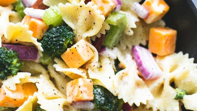 Creamy Cheddar Broccoli Salad | lecremedelacrumb.com