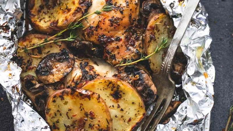 Grilled Herbed Chicken & Potato Foil Packs | lecremedelacrumb.com